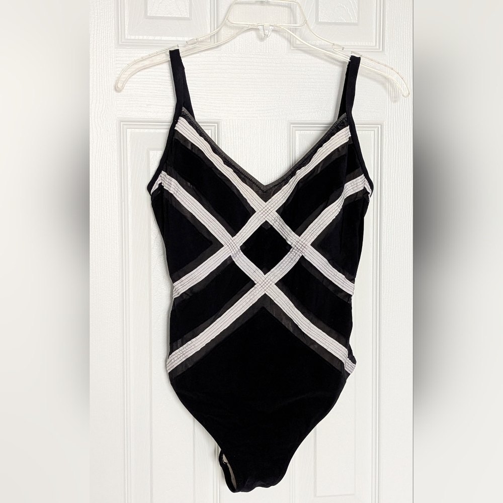 Gottex Women's (12) Black 1-Piece Figure-Flattering Swimsuit/Bathing Suit